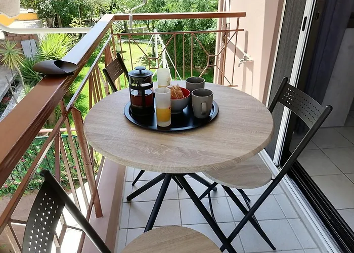 Nini's House 2 - 100m From Town Center נידרי