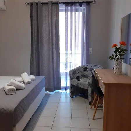 Nini's House 2 - 100m From Town Center