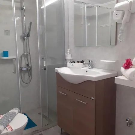 شقة Nini's House 2 - 100m From Town Center نيدري