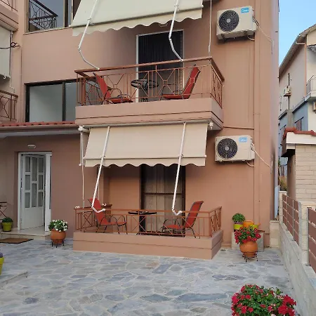 Nini's House 2 - 100m From Town Center 아파트